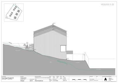 Snittegning som viser bygningens tverrsnitt, høydeprofil (42 F), terrengforhold og eksisterende terreng.