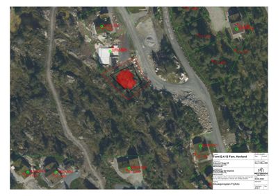 Situasjonsplan flyfoto som viser tomt Q.4.12 Fam. Hovland med bygning og omgivende tomter.