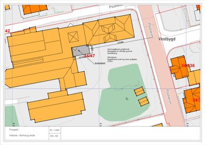 Situasjonsplan som viser bygningers plassering i forhold til gater (Postveien), naboeiendommer, og kommunale arealområder.