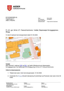 Et situasjonskart som viser eiendommen (gnr. 34 bnr. 47) i forhold til naboeiendommer og Postveien, inkludert et vedtaksvedlegg fra Agder fylkeskommune.