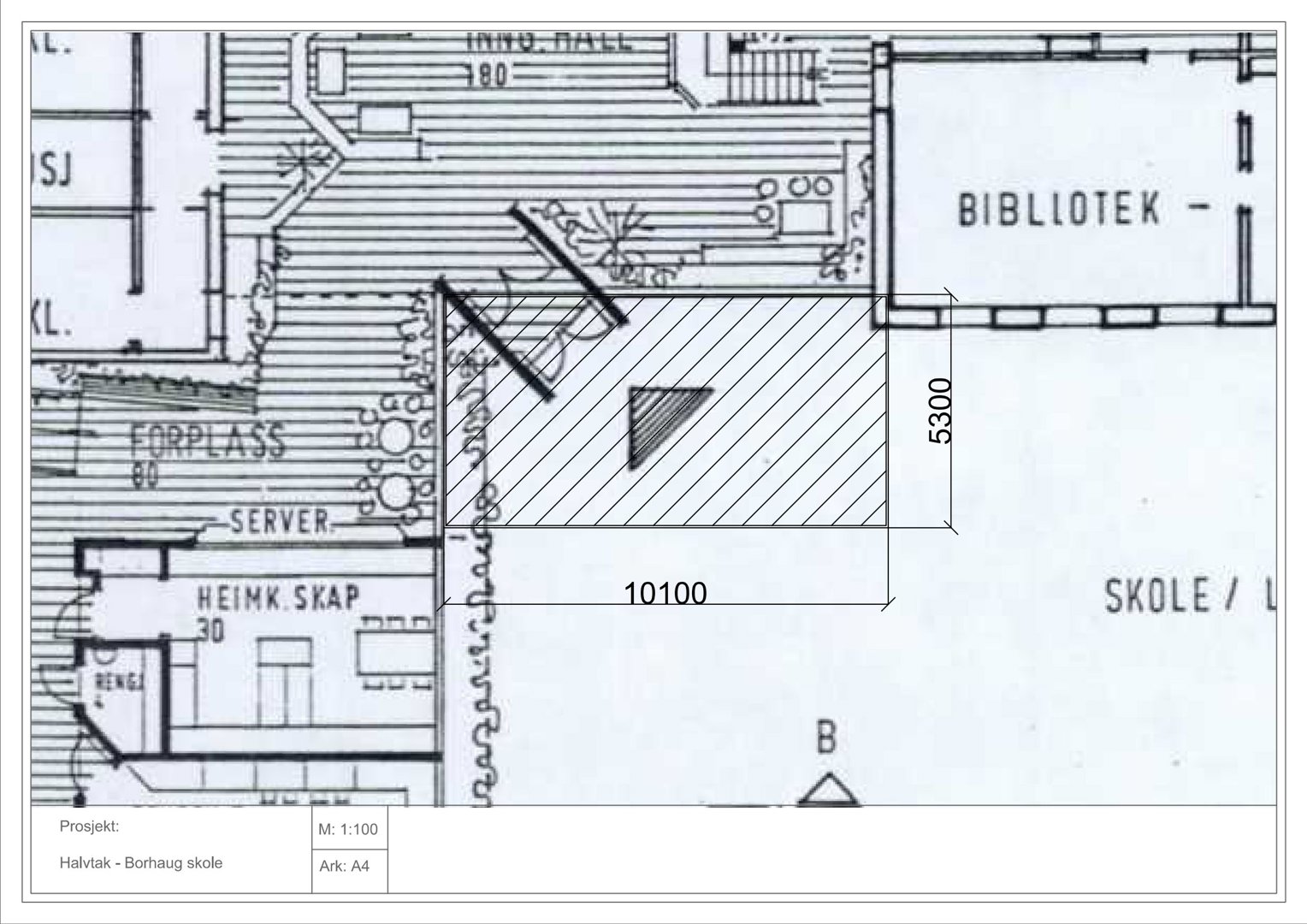 Etasjeplan (halvtak) som viser romfordeling, dimensjoner og funksjoner i en skolebygning.