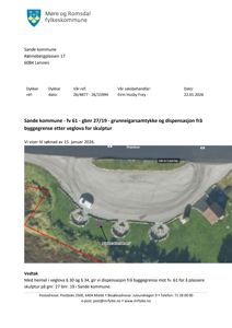 Flyfoto eller satellittbilde som viser en tomt med en skulptur (Ståttorplassen) og en vei (Fv 61).