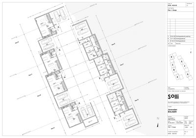 Etasjeplan (Plan 1 Etasje) som viser romfordeling, parkeringsplasser og orientering for et boligprosjekt.