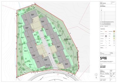 Situasjonsplan som viser tomtens form, beplantning (trær), plassering av bolighus og garasjer samt tilstøtende infrastruktur.