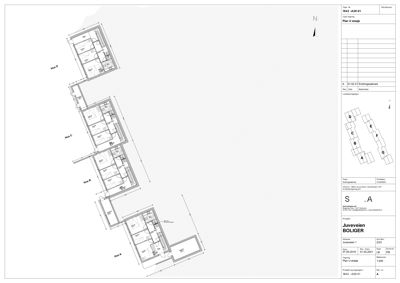 Plantegning av etasje 1 i en boligblokk med romfordeling og enhetsnummer (A-G).
