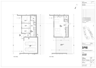 Bildet viser etasjeplaner (Plan 1 og Plan 2) for en bolig, inkludert romfordeling, dører, vinduer, trapp og parkeringsplasser.