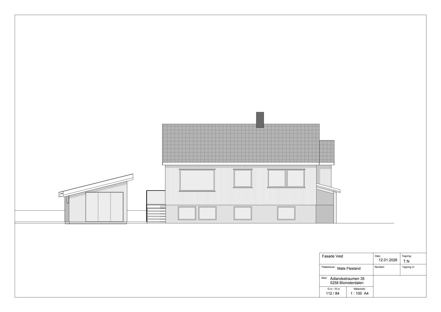 Fasadetegning av en bygning sett fra vest, med detaljer om tak, vinduer og fasademateriale.