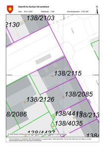 Situasjonsplan (tomtekart) som viser eiendomsnummer, grenser og nabolag.