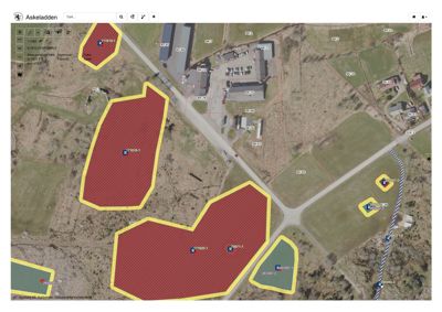 Flyfoto eller kartvisning av et område med overlagte eiendomsgranser og bygninger.