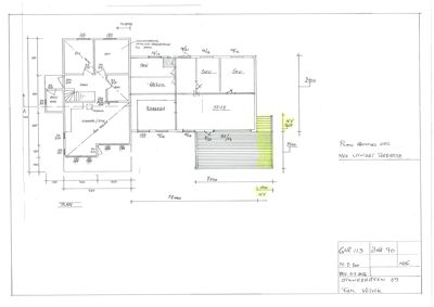Etasjeplan (1. etasje) som viser romfordeling, dører, vinduer og mål for en bolig.