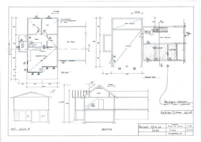 Tegning som viser et tverrsnitt (snitt) gjennom en bygning, inkludert etasjeplan, fasadeopprikk og detaljer.