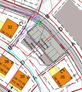 Situasjonsplan som viser tomtedeling, høydemål (OK), vegforhold og plassering av en bygning (parkering).