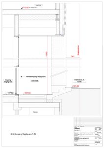 Snittegning som viser tverrsnitt gjennom inngangsdelen av en bygning, inkludert høyder, arkade, fortau og bygningsgrense.