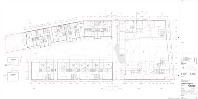 Etasjeplan (topplan) som viser romfordeling, vegger og utvendige dimensjoner for en bygning.