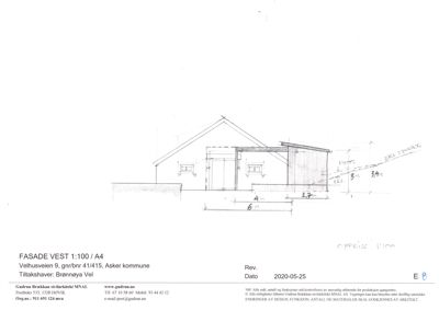 Fasadetegning av en bygning sett fra vest, med mål og arkitektoniske detaljer.
