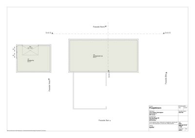 Situasjonsplan som viser tomtens orientering med fasader (Nord, Sør, Øst, Vest) og plassering av eksisterende hus og nybygg.
