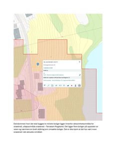 Et digitalt kart (Topografisk kart) som viser et aktuelt område med topografi, eksisterende bygninger og overlagte røde polygoner som markerer snøskred- og utløpsområder.