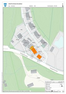 Situasjonsplan som viser tomtene, bygninger, veier og terrengforhold i området.