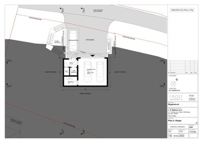 Situasjonsplan som viser bygningens plassering i forhold til naboeiendom, veier og terrengforhold.