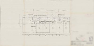 Etasjeplan (plan 1:50) for en hybelblokk med 3+2 hybler, som viser romfordeling og dimensjoner.