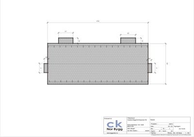Fasadetegning som viser oppriss av bygningens front med mål på vinduer og yttervegger.
