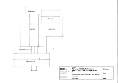 Etasjeplan (takplan) som viser romfordeling, bygningens form og plassering av uteområder.