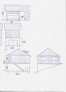 Håndtegnet fasadeoppsett som viser front- og sideutsyn av en bygning med mål og detaljer.