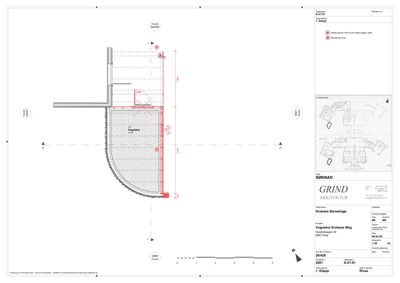 Fasadetegning som viser bygningens utseende fra sørøst (SØØ), inkludert mål, vindusoppsett og terrengforhold.