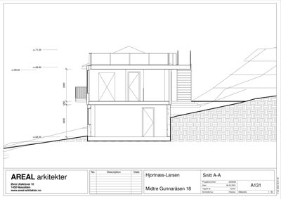 Snittegning (Snitt A-A) som viser bygningens tverrsnitt, høyder, trapp og grunnmur.