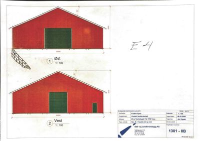 Fasadetegning som viser bygningens utseende fra øst og vest med mål og detaljer.