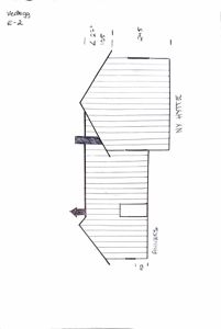 Håndtegnet oppriss (fasade) av en bygning med to etasjer, der den øverste er merket 'NY ETASJE' og den nedre 'ANNEKS'. Tegningen viser takform, vinduer og en utvendig dør.