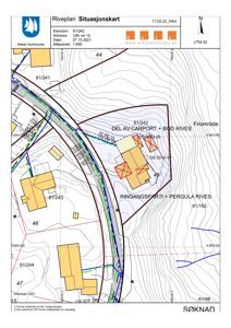 Situasjonsplan som viser eiendomsnummer, bygningsspor, veg, og topografi.