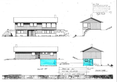 Fasadetegning som viser bygningens utseende fra flere vinkler (for eksempel 'FASADE SØR' og 'FASADE NORD'), inkludert detaljer om vinduer, dører og takform.