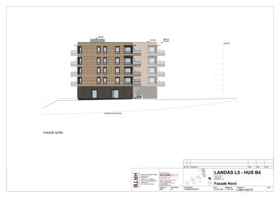 Fasadetegning av en fleretasjes bygning sett fra nord, med arkitektoniske detaljer og høydemål.