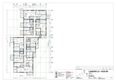 Etasjeplan for en boligblokk (PLAN 4) som viser romfordeling, stueplassering og mål.