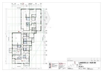 Etasjeplan (PLAN 1) som viser romfordeling, veggposisjon og mål for en bolig.