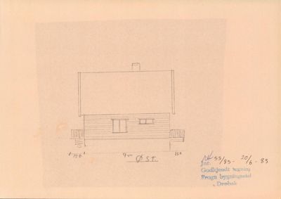 En håndtegnet fasadetegning (opprikk) av en bygning med angitte mål og et godkjenningsstempel fra Frogn bygningsråd.