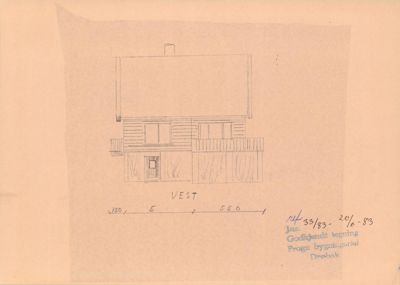 En håndtegnet fasadetegning (opprikk) av en bygning sett fra vest.