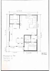 Etasjeplan (plantegning) som viser romfordeling, mål og innredning for et hus.