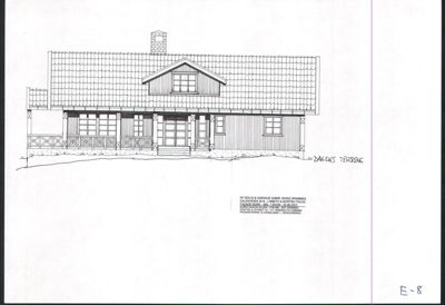 Fasadetegning av en hytte eller hus sett fra fronten, med tak, vinduer og dører tegnet inn.