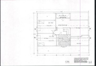 Etasjeplan som viser romfordeling, mål og funksjoner i en bolig.