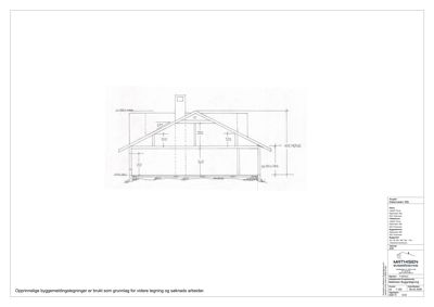 Snittegning av en bygning som viser takform, høyder og grunnplan.