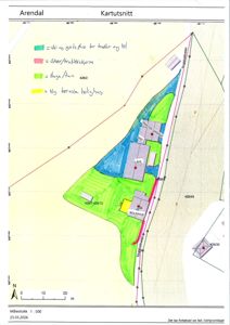 Situasjonsplan (kartutsnitt) som viser tomtens beliggenhet, grenser, eksisterende og planlagt bebyggelse (bolig, garasje, lade, bobilhus) samt vegforhold og støybarriere.