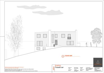 Fasadetegning av en bygning sett fra sør, med omgivende terreng og trær.