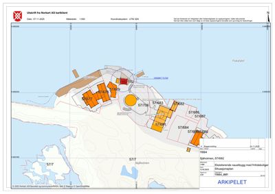 Situasjonsplan som viser tomtens beliggenhet i forhold til nabolag, vann og infrastruktur.