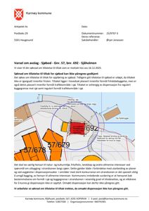 Situasjonsplan som viser tomtens beliggenhet (nr. 57/679), nabotomter, sjø, og planlagt tiltak (sjøbod) med angitte byggegrenser og dispensasjonbehov.
