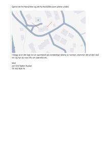 Et digitalt kart som viser en tomt med flere bygninger, veier og en markert punkt (blå sirkel).