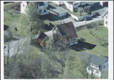 Luftfoto eller flyfoto av et boligområde med flere hus og veier.