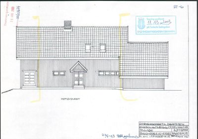 Fasadetegning av en bygning sett fra sydvest, med tegningsnummer og godkjenningsstempel.