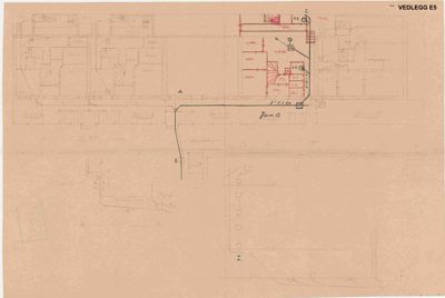 En tegning som viser romfordeling og etasjeplan for en bygning, med merking av snittlinjer (A-A og B-B) og en detaljert innfelt tegning (VEDLEGG E5).